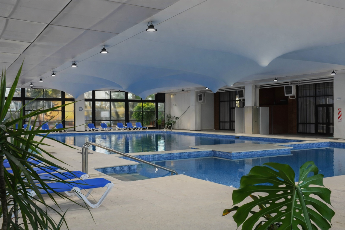 Piscina cubierta climatizada